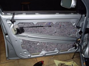  / Porta do Volkswagen Bora com material de absorção acústica